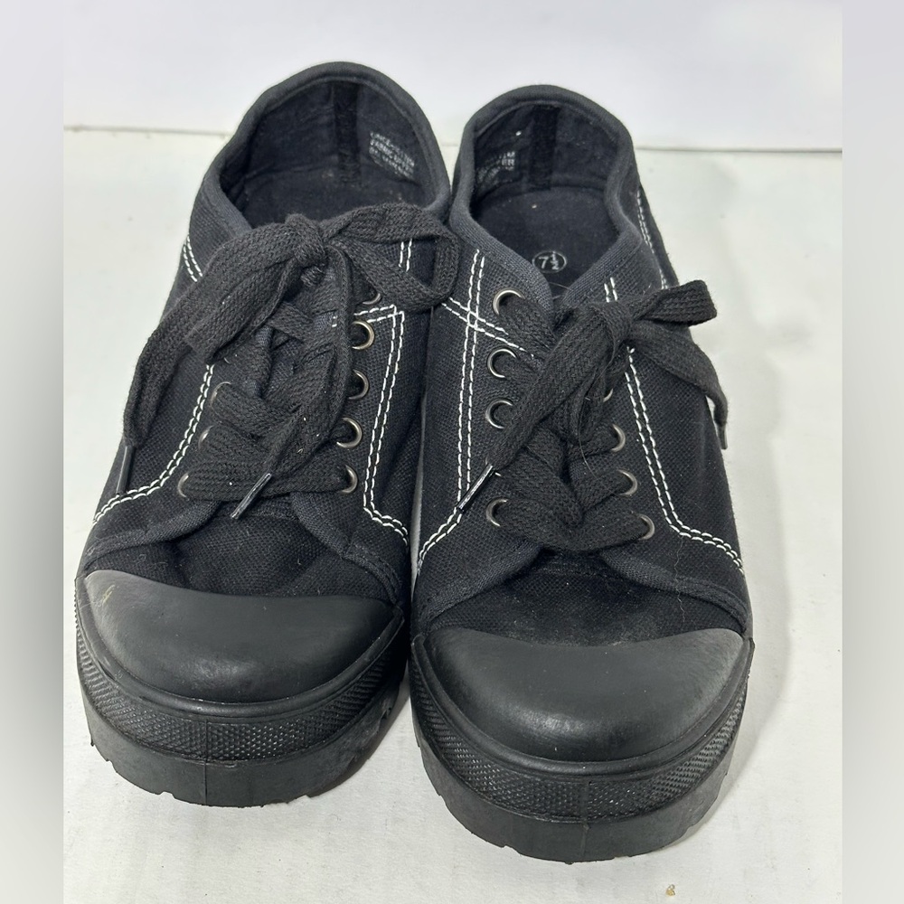 Chinese Laundry chunky platform canvas sneakers Women’s 7.5